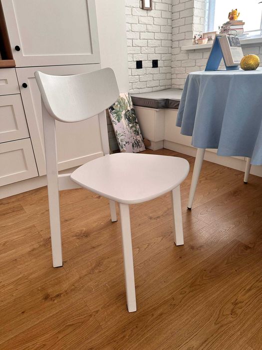 стулья, белые 2шт