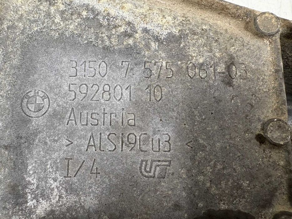 Дясна конзола / Дясна лапа полуоска БМВ Ф07 Ф10 Ф11 Ф06 Ф12 Ф01 Е84