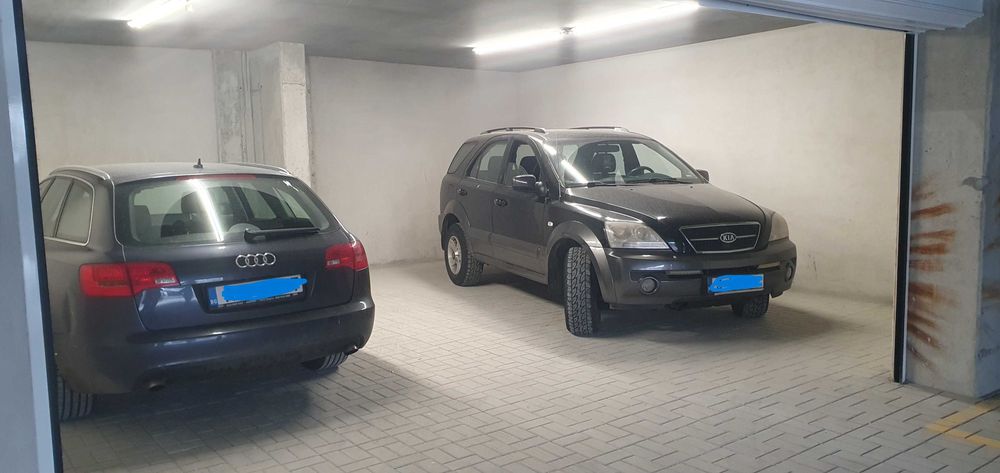 Давам под наем двоен гараж с отделен електромер и трифазен ток 22kW