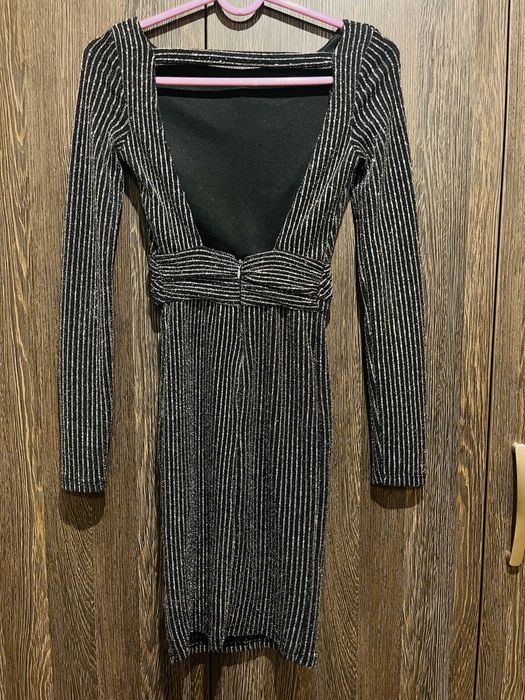 Елегантна рокля с блясък ефект