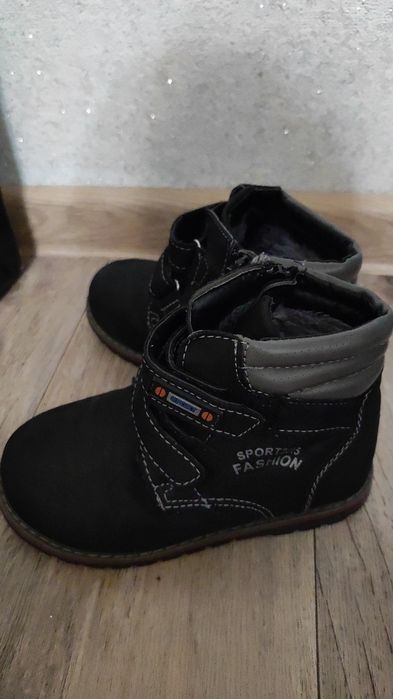 Продам обувь на мальчика.