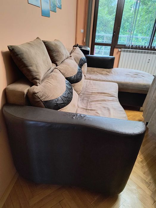 Ъглов диван ,подходящ за хол