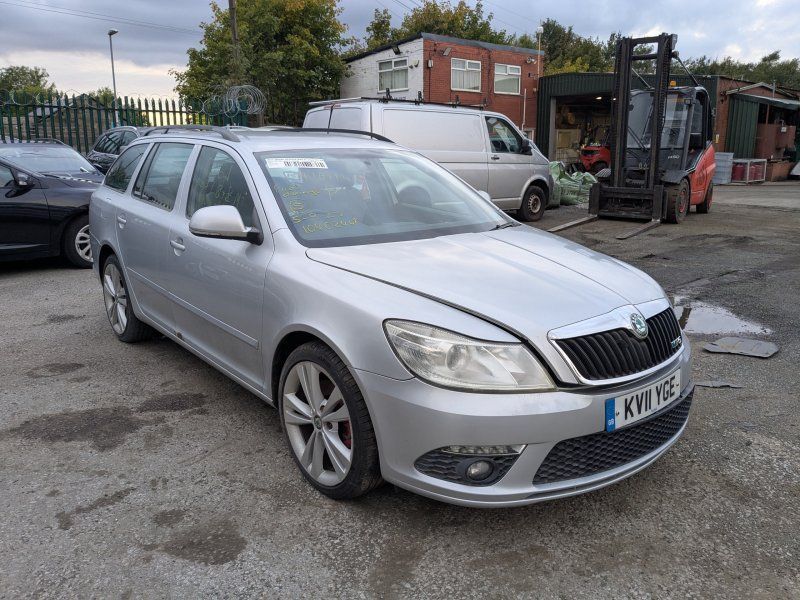 Dezmembrari / Dezmembrez Skoda Octavia 2 Combi (1Z5) FACELIFT 2.0 TDI CEGA cutie viteze automata cod culoare LA7W