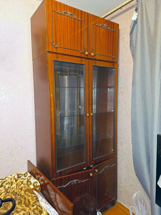 Продам сервант (секцию от стенки)