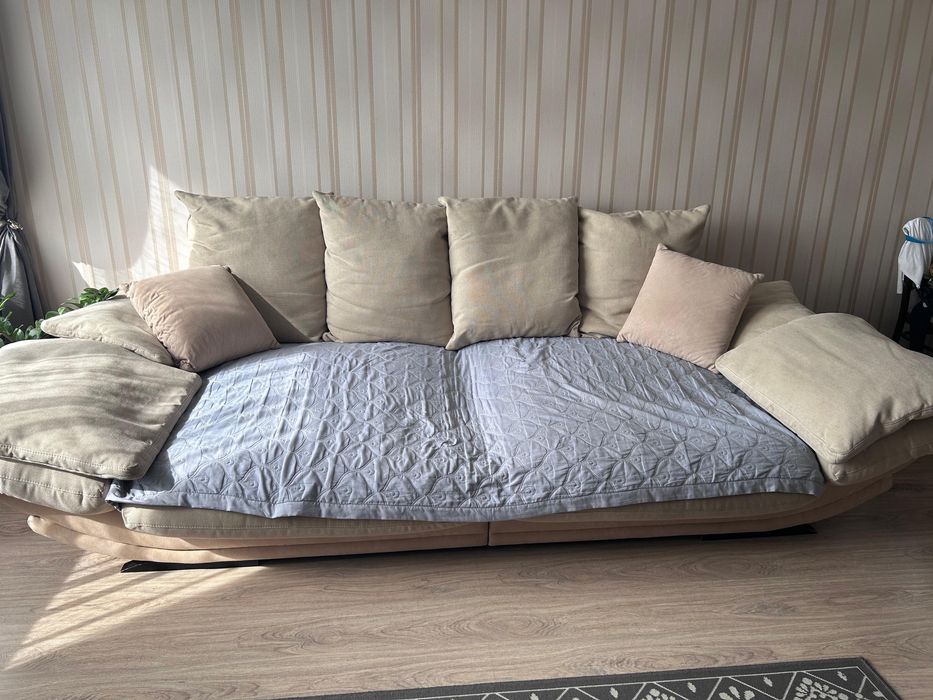 Продам удобный диван.