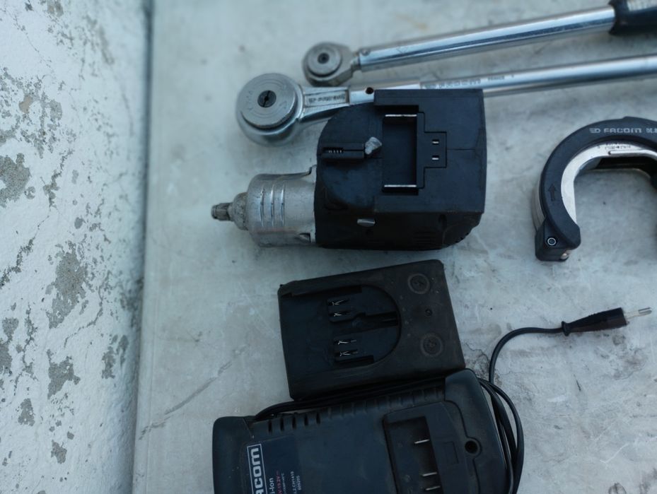 Инструменти facom