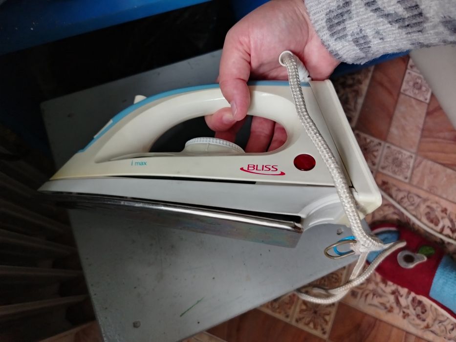 Продам утюг советский и современный