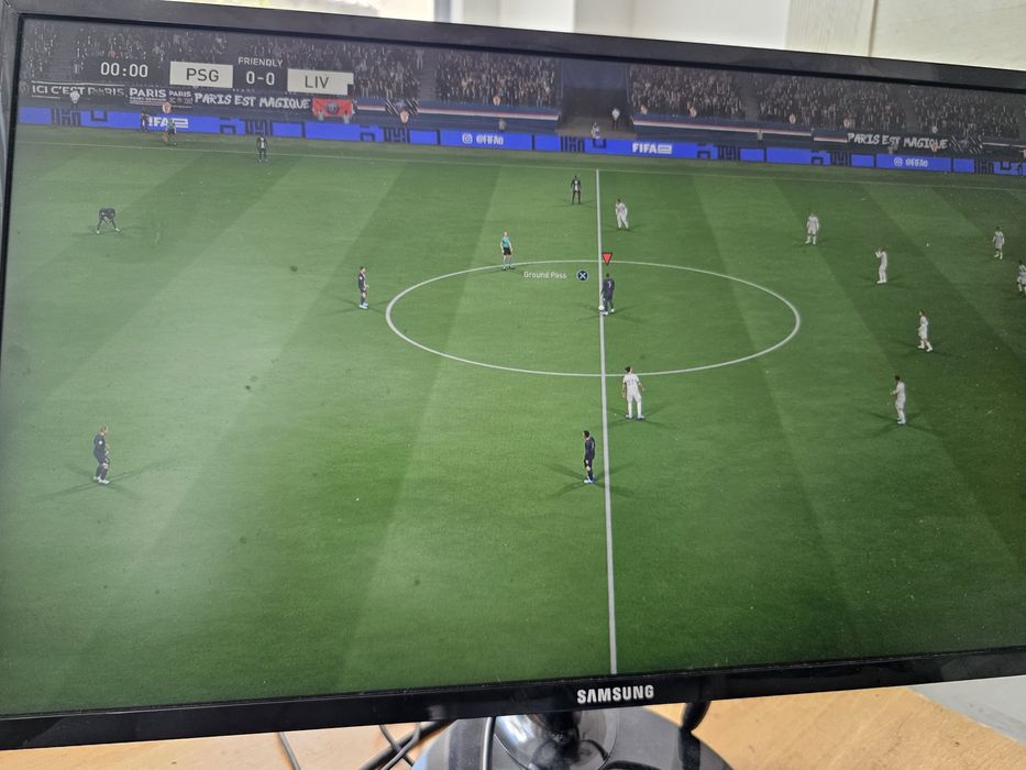 PlayStation  4 cu  2 manete si joc FIFA