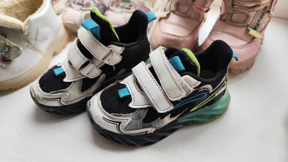 Детские кроссовки