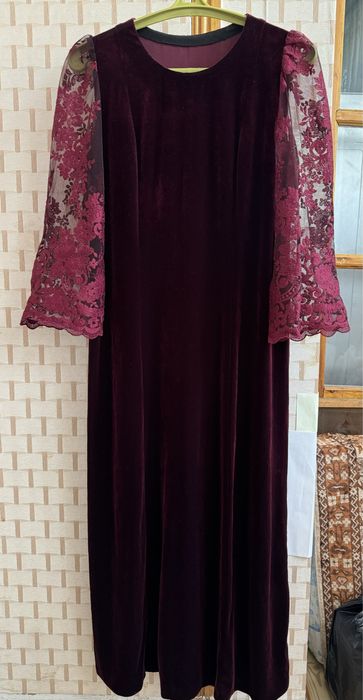 Платье бархатное, новое, разм. 48(50)