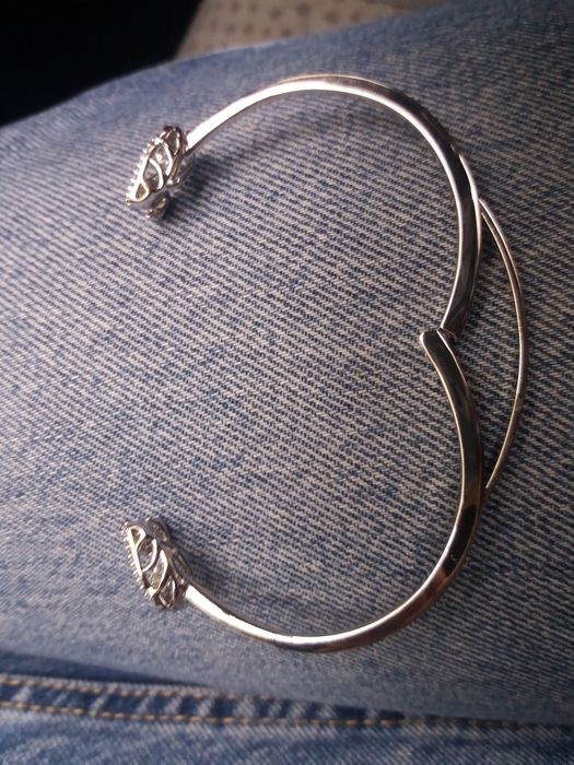 Vând brațară swarovski,