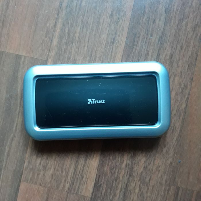Vând Hub Desktop cu 10 porturi USB marca Trust
