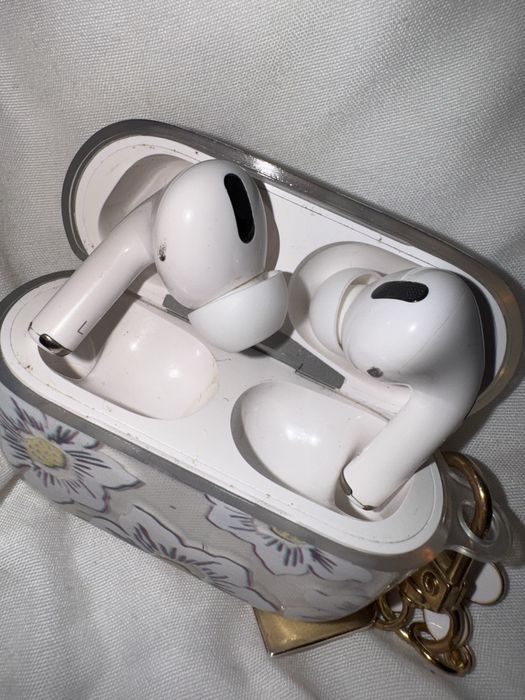 Apple Airpods Pro(MagSafe)-Stare Impecabila,Puțin utilizate+accesorii