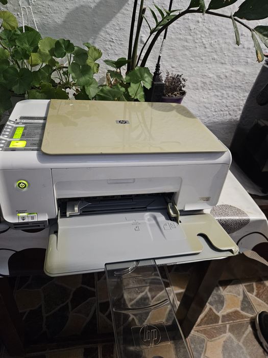 Vând imprimanta HP Photo Smart în stare bună de funcționare