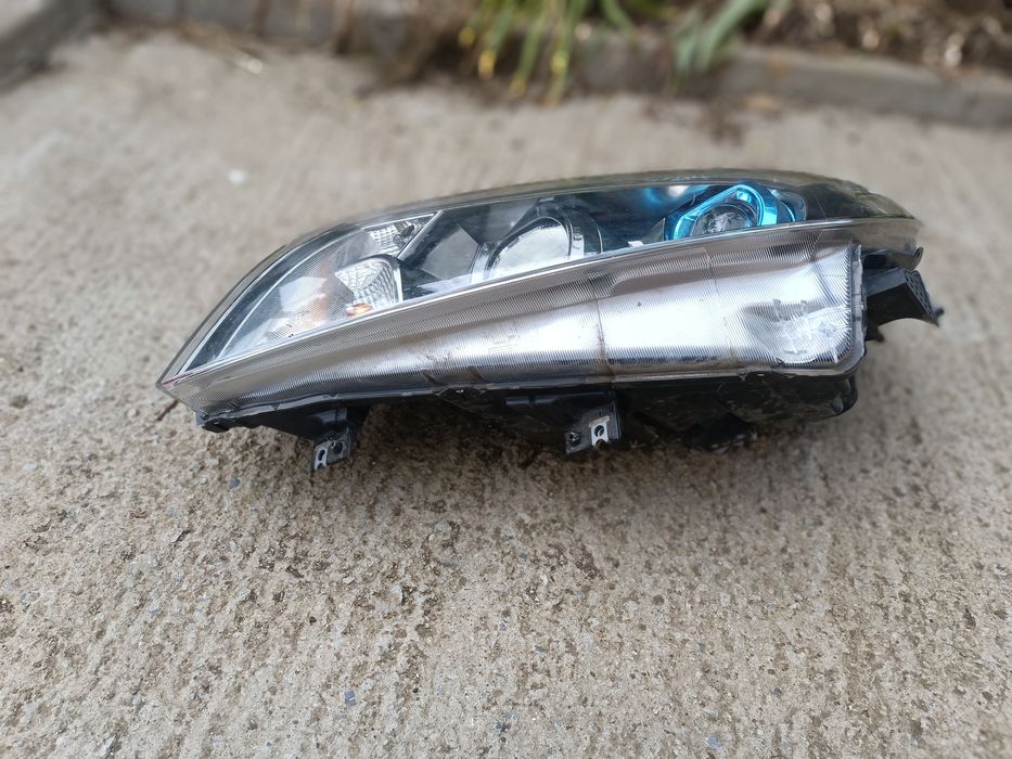 Фар за Сузуки Витара 2019 син ляв