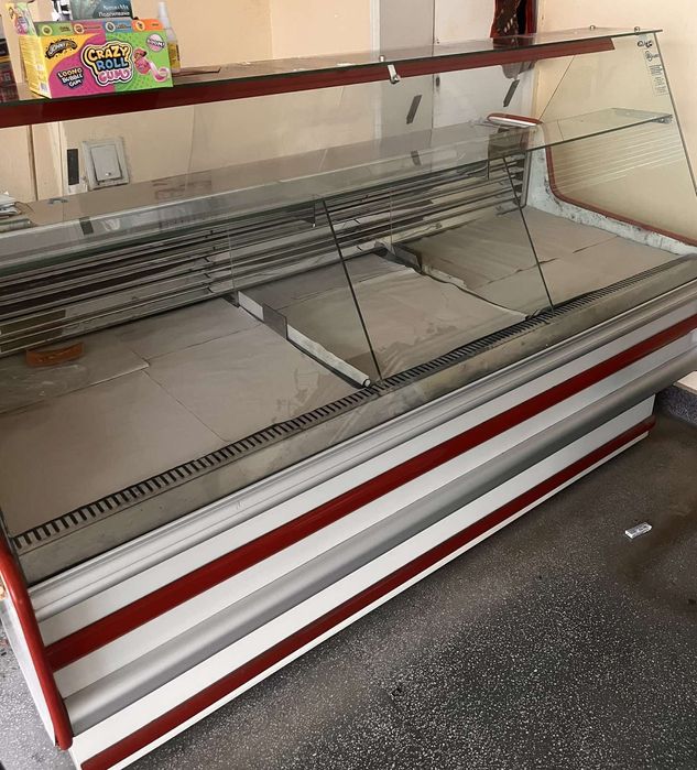 Хладилна витрина