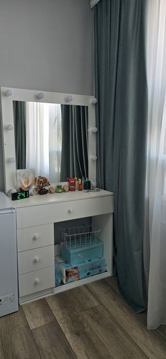 Прдается трюмо с зеркало