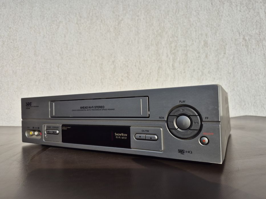 Vând video casette recorder marca SEG model VCR-5300,  fabricat made in Korea 

- CENTER MOUNT 6 HEAD 

- hifi stereo 

- VHS pal 

- Video sistem
