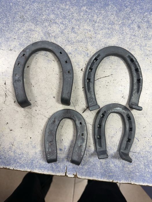 Подкови различни размери