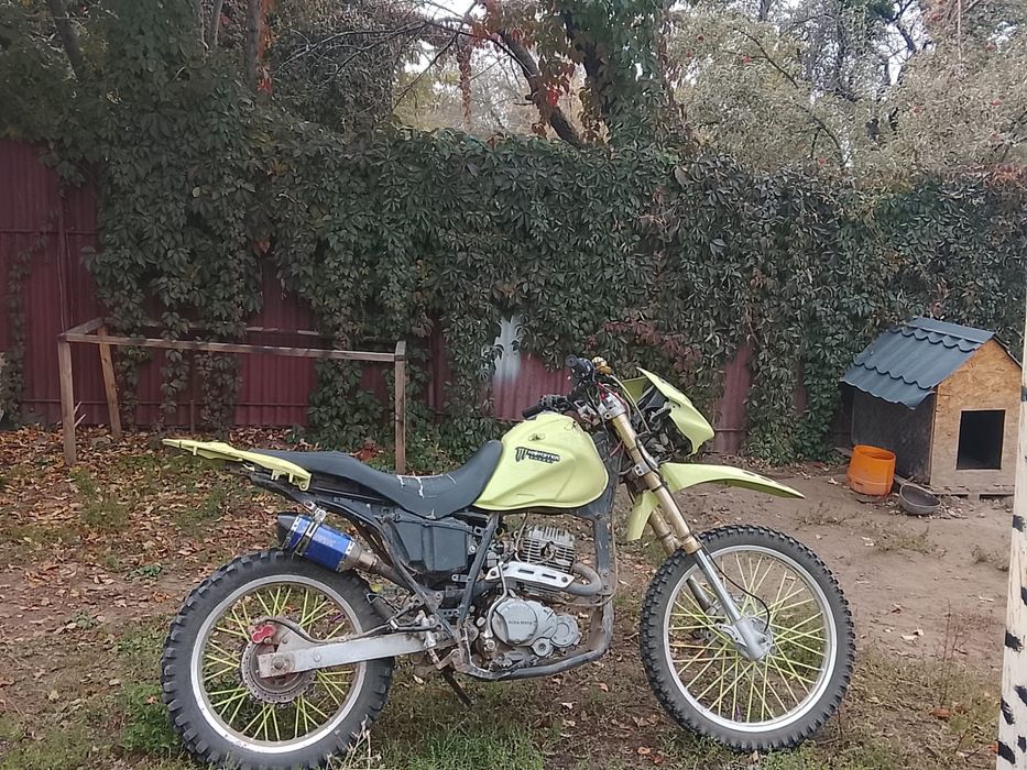 Мотоцикл эндуро.