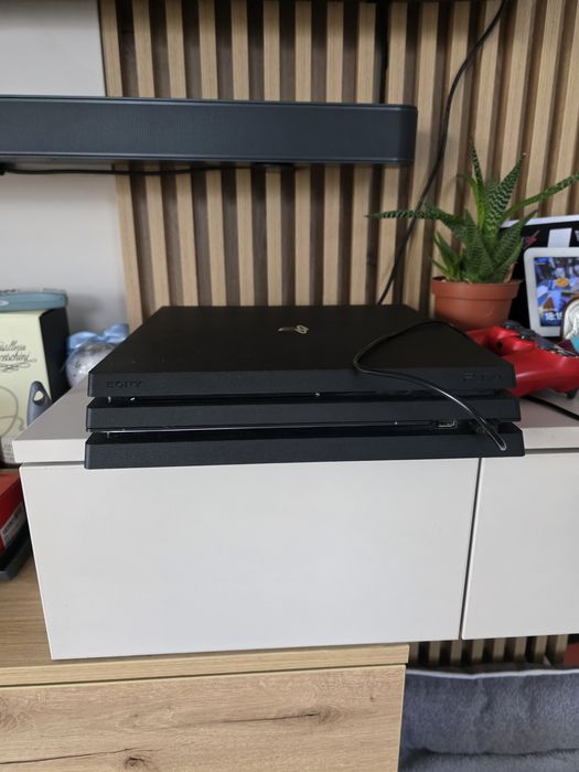 PS4 PRO 1TB 2xcontroler