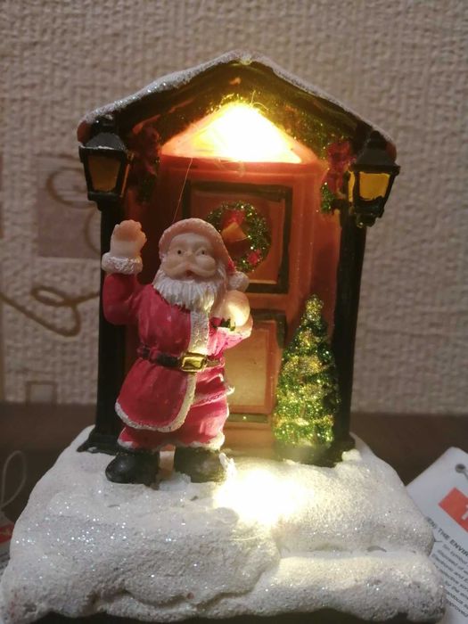 Коледни LED мини светещи сцени, фигурки за декорация на MAGIC VILLAGE.