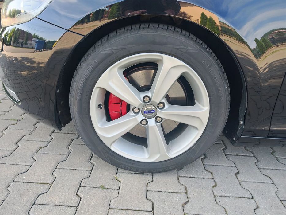 Volvo V40 De vânzare Volvo V40 D4 2013.   Se oferă și un set de cauciucuri iarna