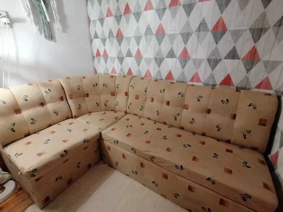 Разтегателен диван/ кушетка/ легло с вградена ракла