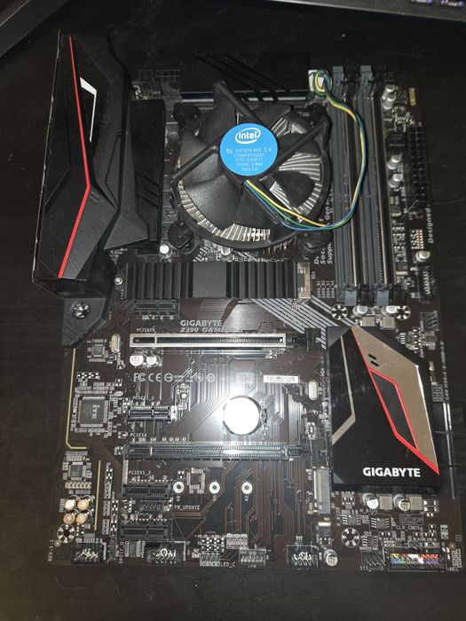 Placa de baza Gigabyte Z390 Gaming x + Procesor i5 9400f