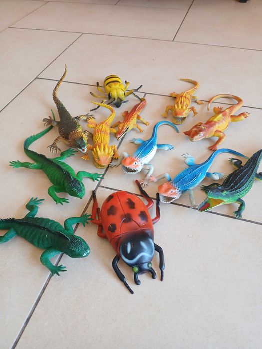 Soparle si insecte, set 12 bucati