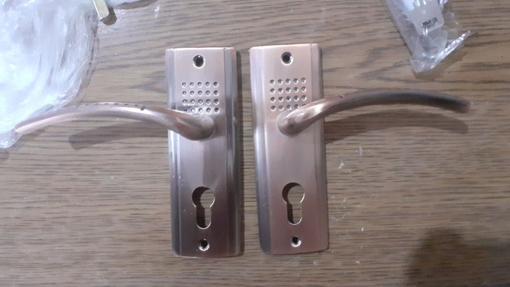 Жаңа есік тұтқалары сатылады