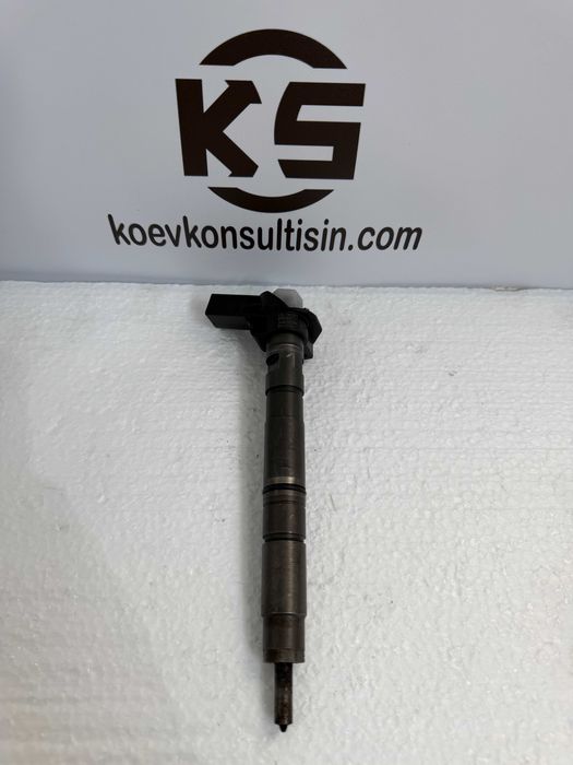 Инжектор ( дюза )  VW AUDI 2.0 TDI