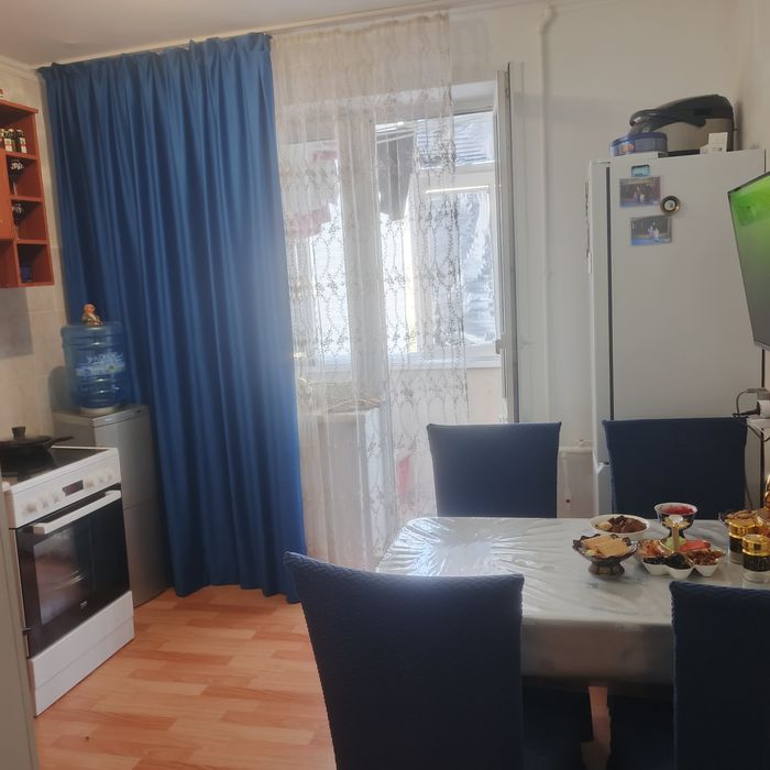Продам двух ком.квартиру,в центре