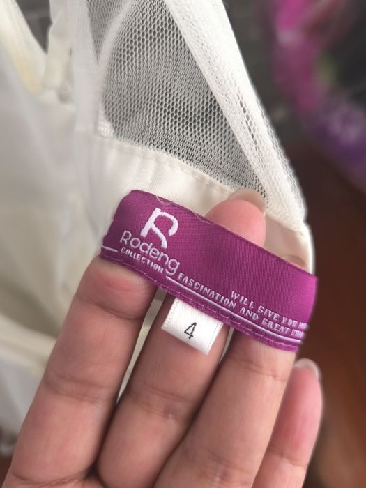 Платья на выпускной бальные