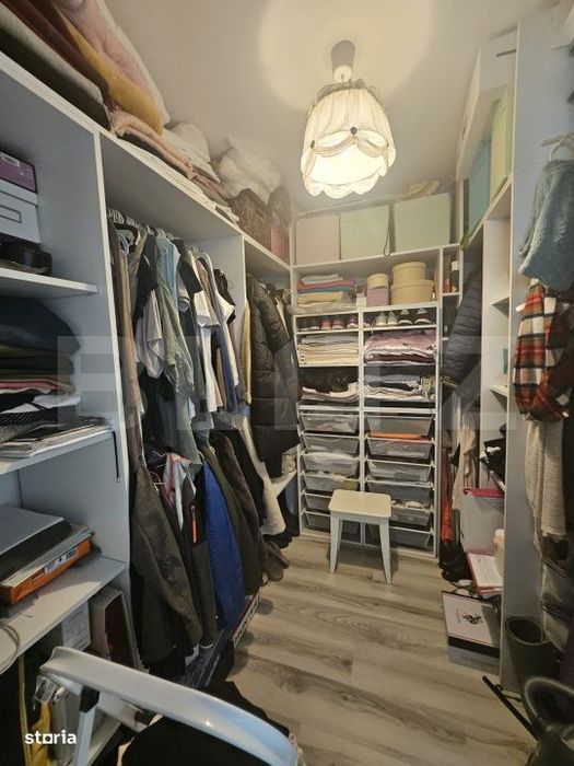 Apartament de vanzare, 67 mp, semidecomandat, parcare, zona Eroilor