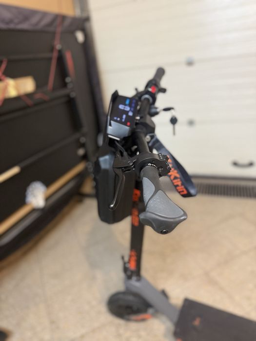 trotineta electrica koogo kukirin cu contact si geanta de depozitare