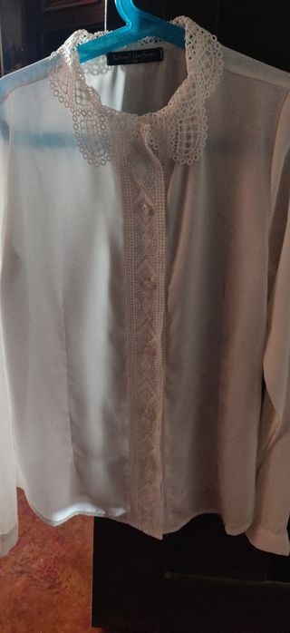 Продам школьную блузку