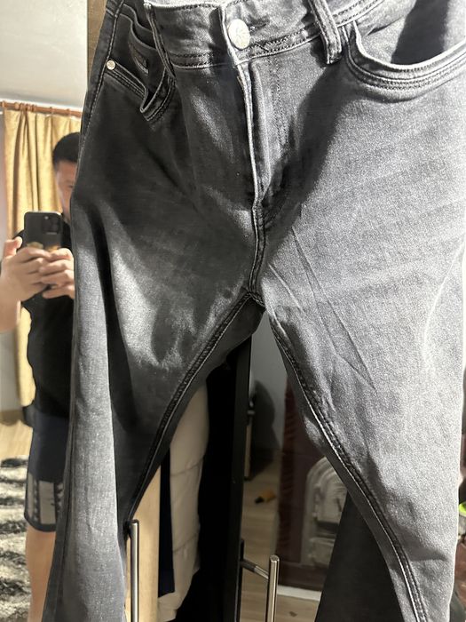 Vand pantaloni barbati