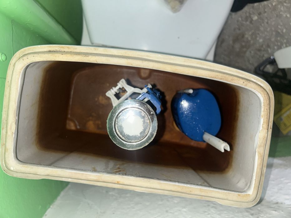 Продам унитаз б/у белый