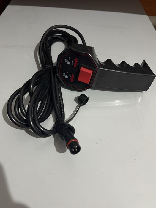 Telecomanda troliu cu fir