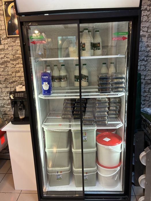 Vand frigider ,se prezinta in stare foarte buna de functionare!