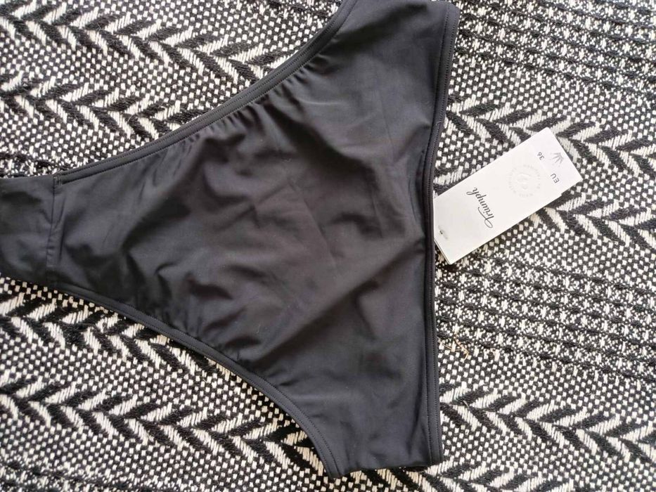 Adidas i triumph бански