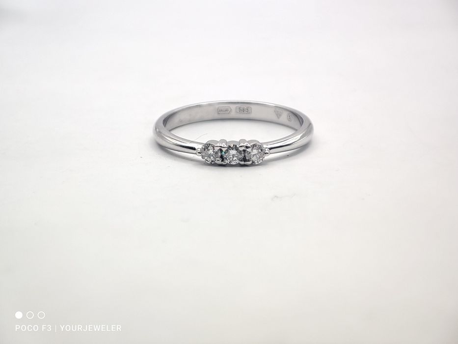 Золотое кольцо с бриллиантами