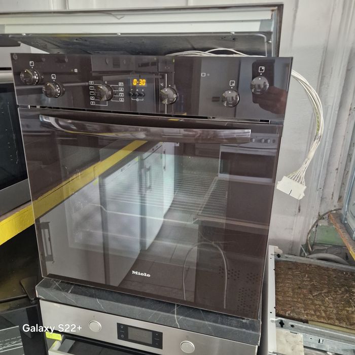 Комплект фурна и плот за вграждане MIELE H4114E