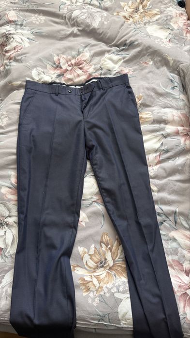 Продам костюм троика