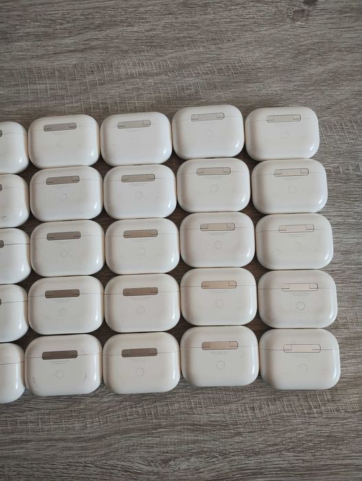 29 броя  зарядни кутий Apple Airpods Pro  за части/ремонт