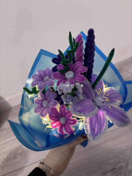 Flori si aranjamente din sârmă plușată