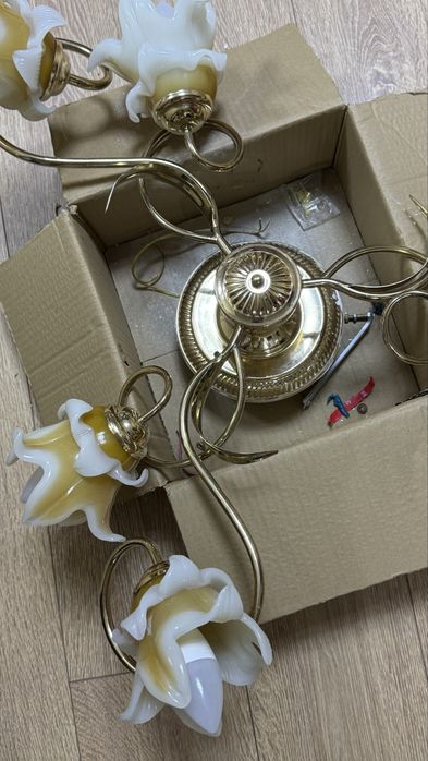 Люстра 6 рожков в отличном состоянии