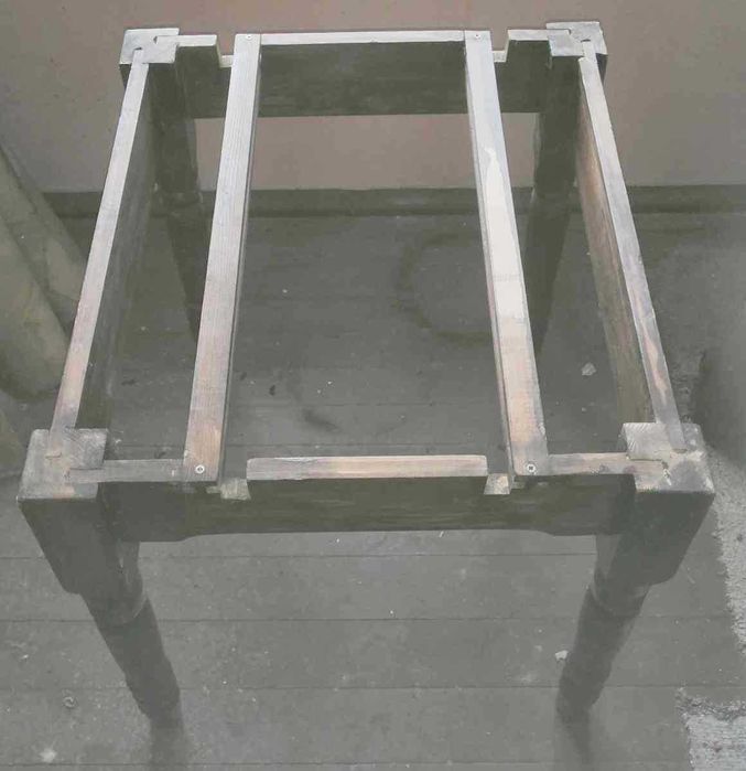 Разтегателна кухненска кръгла маса от плътна иглолистна дървесина