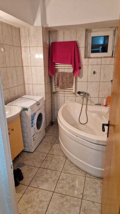 Inchiriez apartament